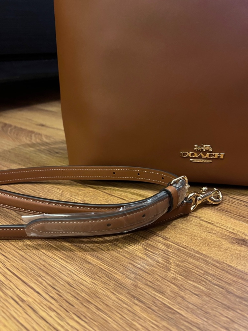 Coach Large Laurel in smooth leather  — Cognac Brown with Gold Hardware - Picture 5 of 8